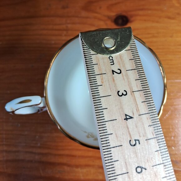 Vintage Hammersley & Co white teacup and saucer with gold flowers - Picture 7 of 8